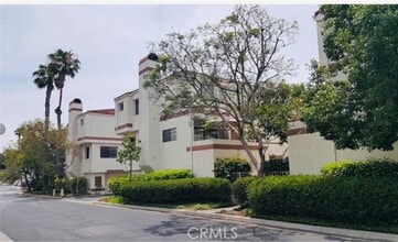 Building Photo - 2971 Plaza del Amo