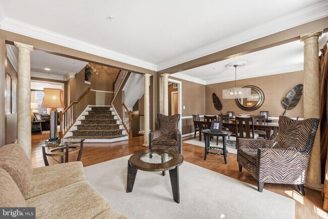 Foto del edificio - 50 Sharpstead Ln