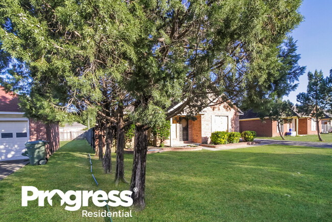 Building Photo - 2522 Parkview Dr