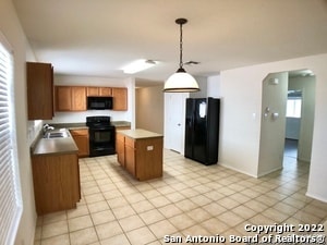 Building Photo - 5854 Providence Oak