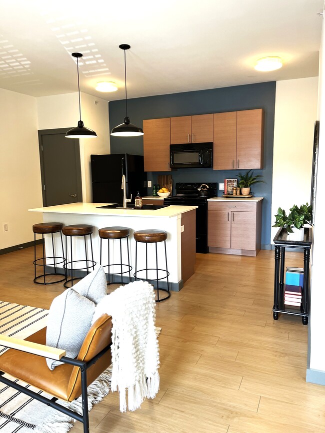 Building Photo - DeTonty Street Apartments