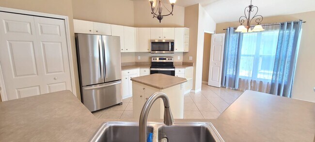 Building Photo - 6781 Calistoga Cir