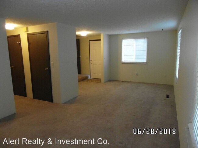 Building Photo - 4 br, 2.5 bath House - 930 Meeker St