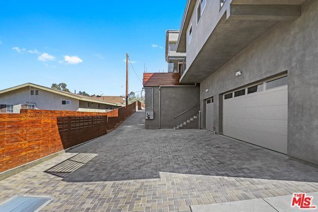 Dos casas en un lote - 2154 Fargo St