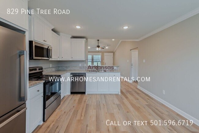 Foto del edificio - 829 Pine Tree Rd