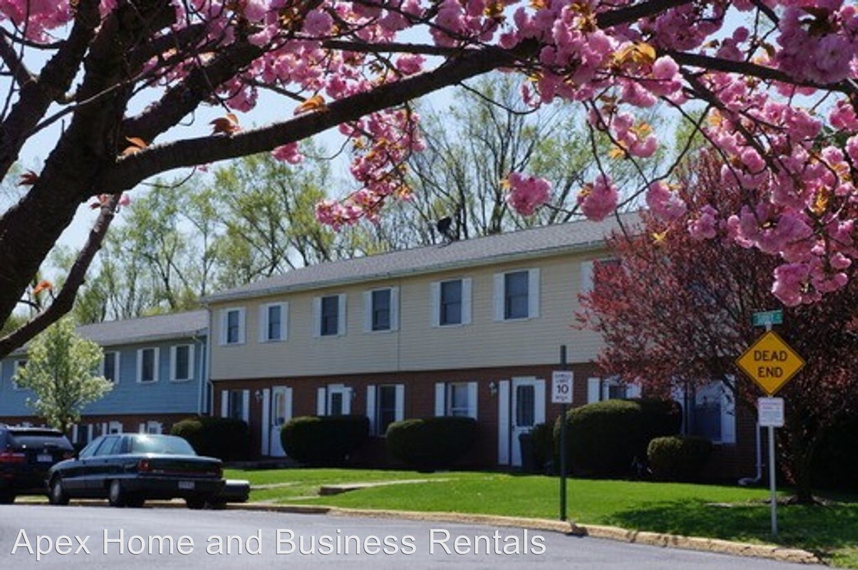 Primary Photo - 209 Surrey Ct