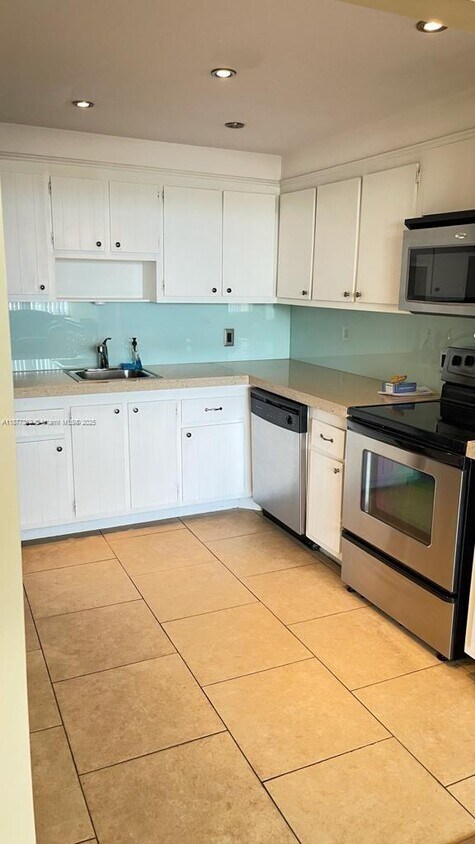 Foto principal - 2025 NE 164th St