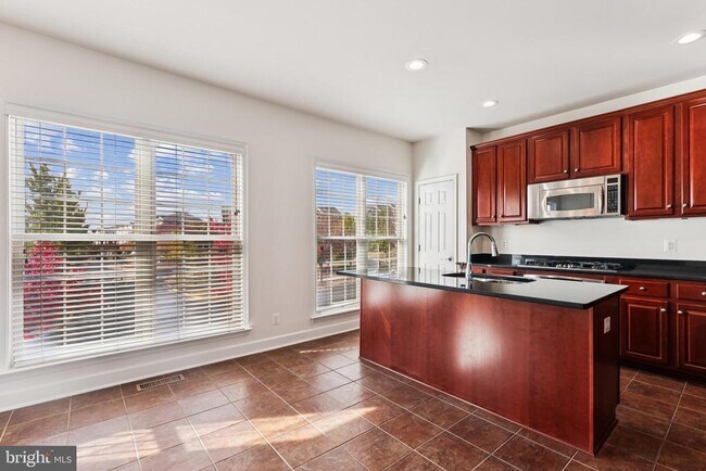 Building Photo - 14551 Crossfield Way