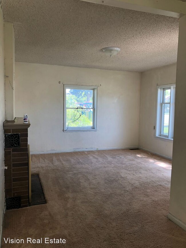 Building Photo - 2 br, 1 bath House - 144 S State
