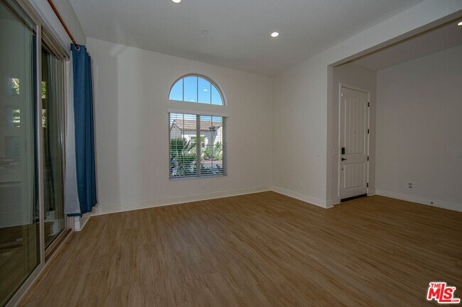 Building Photo - 4730 Flora Park Wy