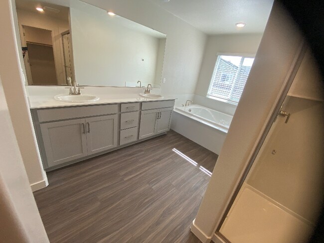 Foto del edificio - 642 Lost River Ln
