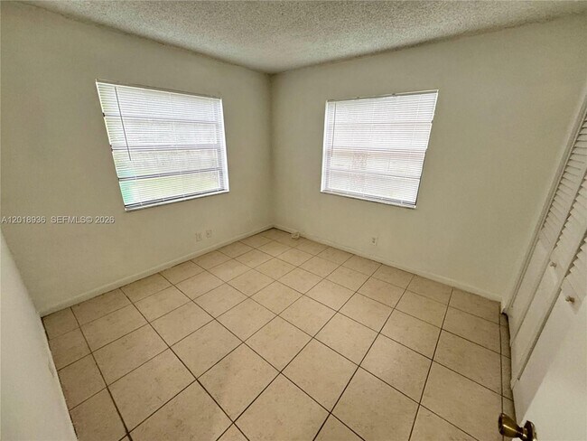 Foto del edificio - 3500 NW 116th Terrace