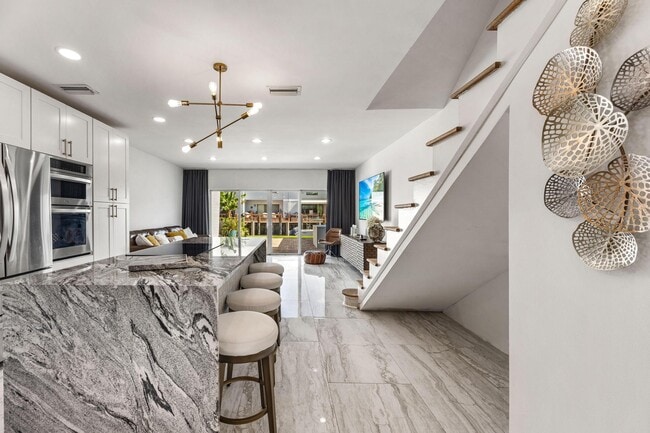 Foto del edificio - 716 Rider Rd