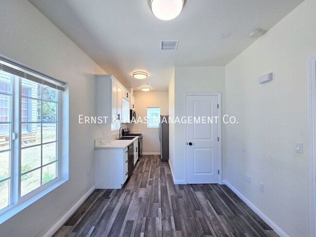 Foto del edificio - 4169 Country Club Dr