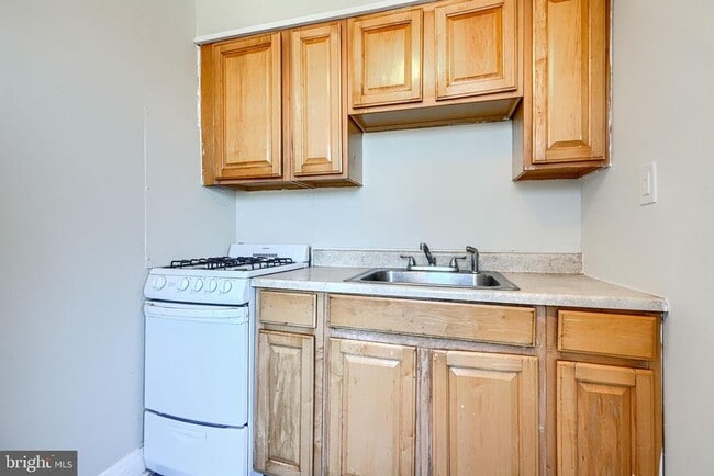 Building Photo - 5626 Midwood Ave