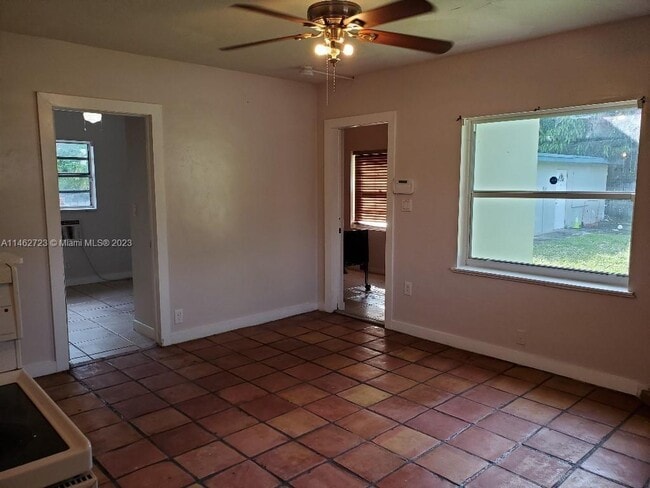 Building Photo - 1405 N Andrews Ave