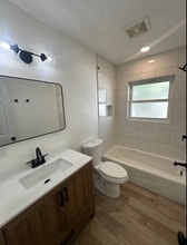 Building Photo - 4390 Maple St NE