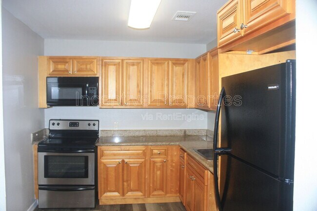 Foto del edificio - 4176 Versailles Dr