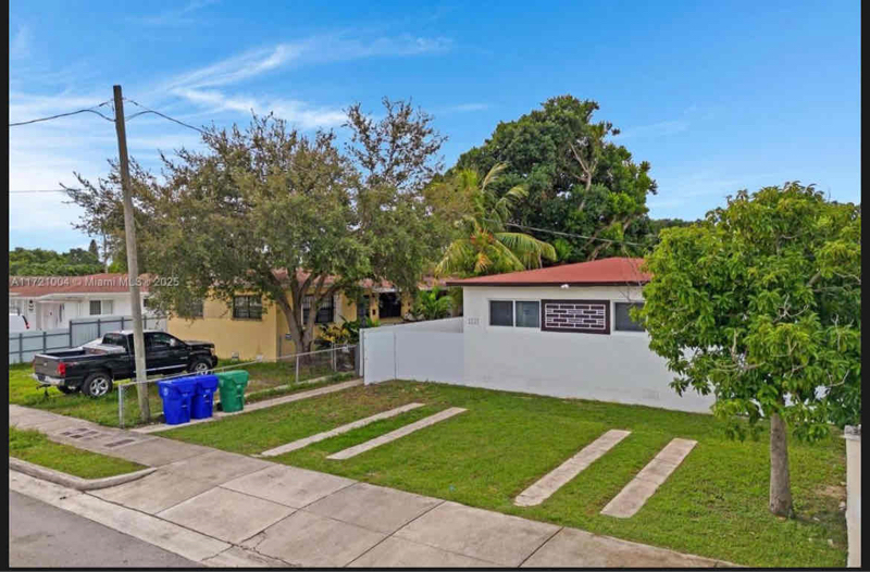 Foto principal - 2530 SW 16th Ter