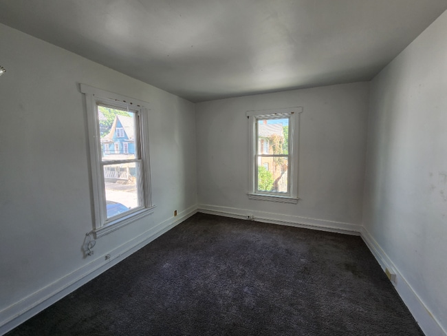 Building Photo - 505 24th St