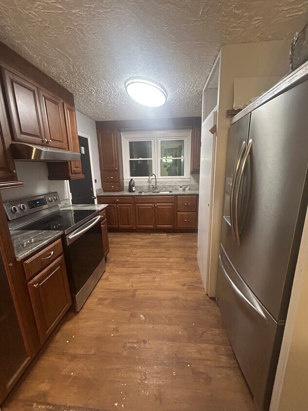 Foto principal - 427 Russell Rd