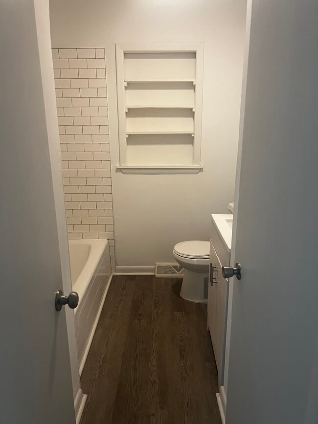 bathroom - 2209 Atlanta St