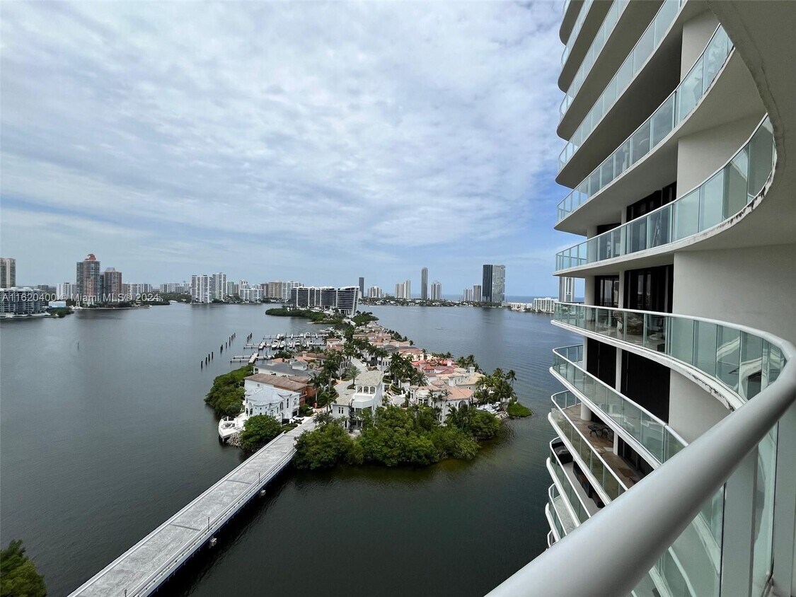 Primary Photo - 4000 Island Blvd