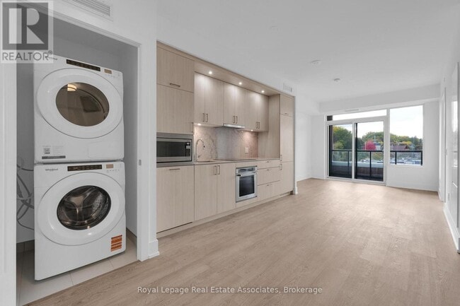 Photo du bâtiment - 259 The Kingsway