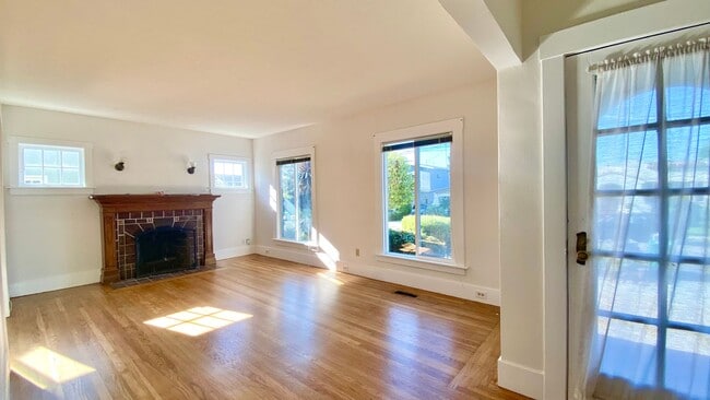 Building Photo - Fantastic Single Family Home w/ Huge Backyard, 1-Car Garage & Plenty of Storage Space!