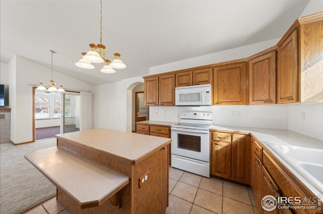 Building Photo - 2615 Anemonie Dr