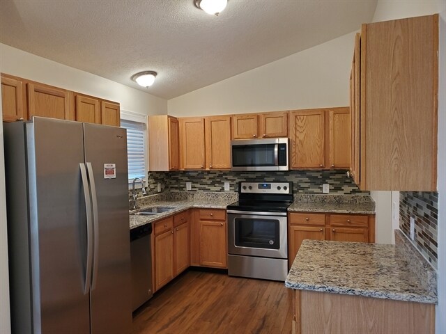 Building Photo - 814 Holly Farms Dr