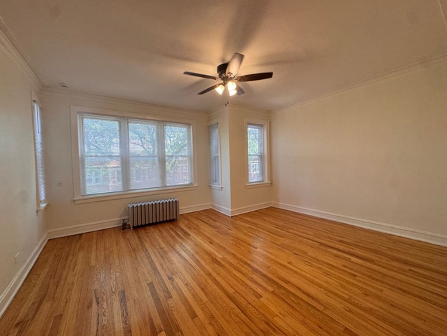 Building Photo - 6422 N Greenview Ave