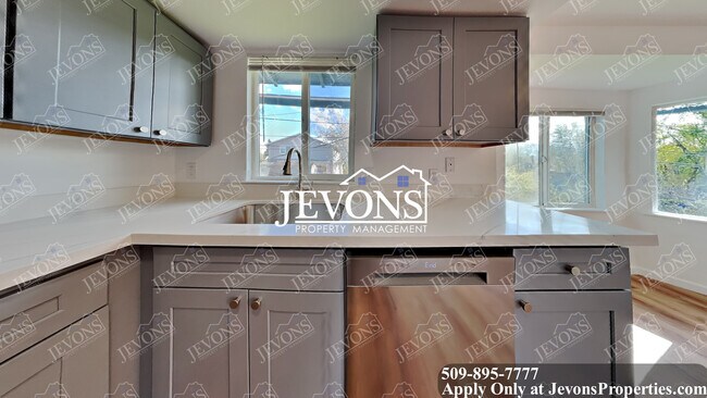 Foto del edificio - 1722 E 56th St