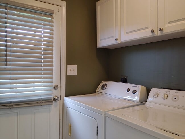 Building Photo - 755 Burcale Rd