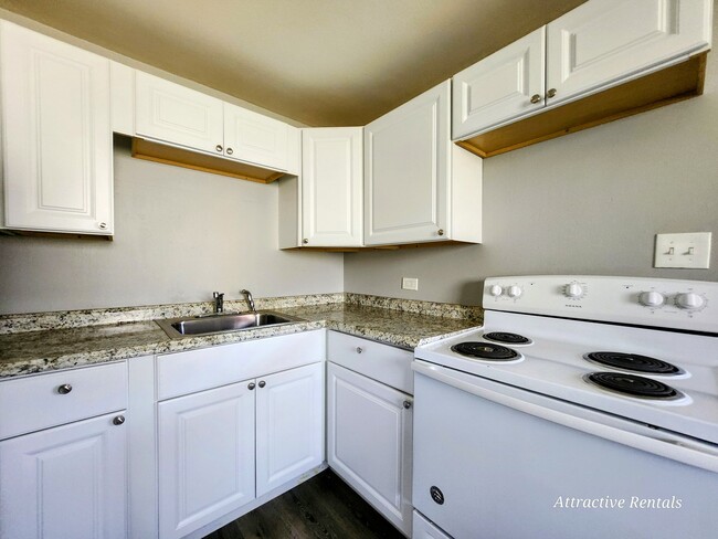 Building Photo - 2123 W 119th St