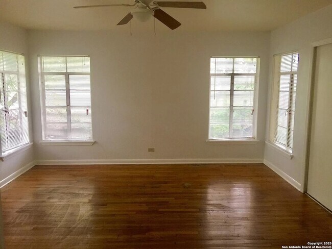 Foto del edificio - 2055 W Summit Ave.