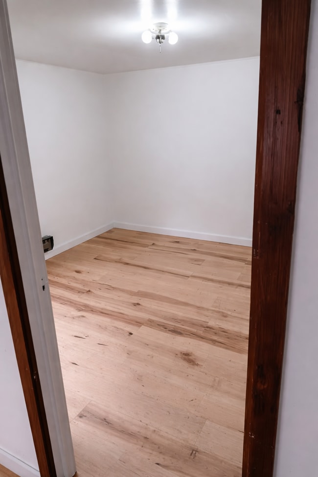 Building Photo - 2550 Silver Lake Rd