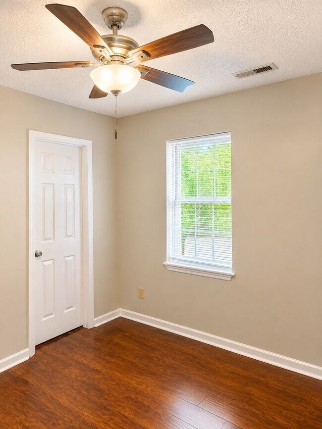 Building Photo - 6330 Harrison Ooltewah Rd