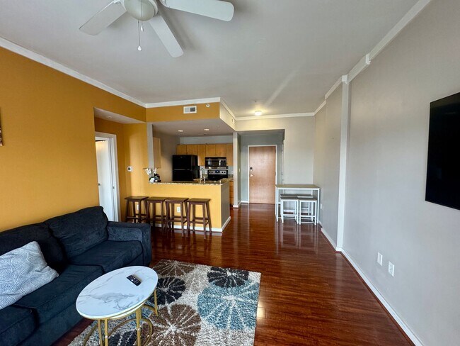 Building Photo - One Bedroom Furnished Condo in Uptown Char...