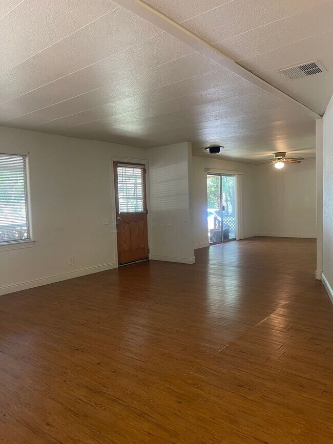 Building Photo - SHASTA FOREST VILLAGE / MANUFACTURED 2 BED 2 BATH HOME IN SHINGLETOWN