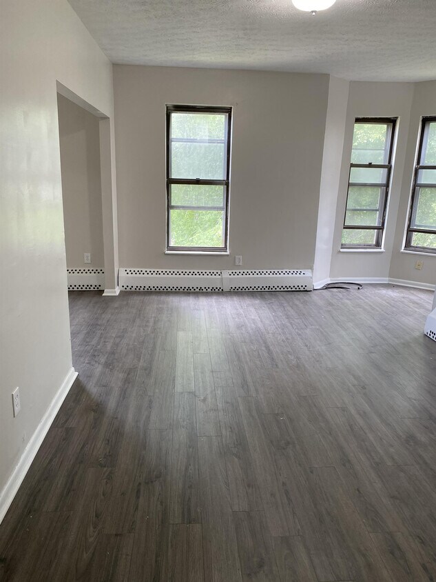 Building Photo - 831 Rockdale Ave