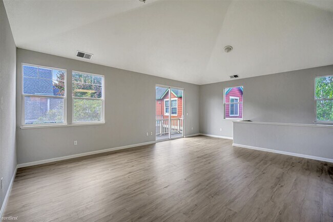 Building Photo - 1 br, 1 bath Duplex - 1467 Maple Avenue 1467