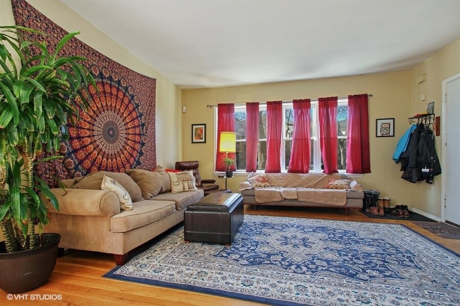Living Room - 2915 Hamlin N Ave