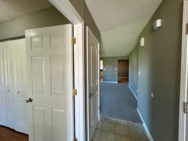 Building Photo - Cute Ranch Home!