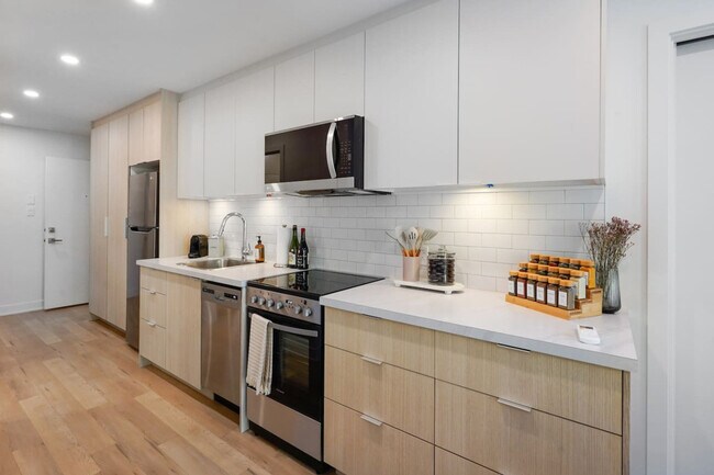 Building Photo - 2118 Rue Bercy