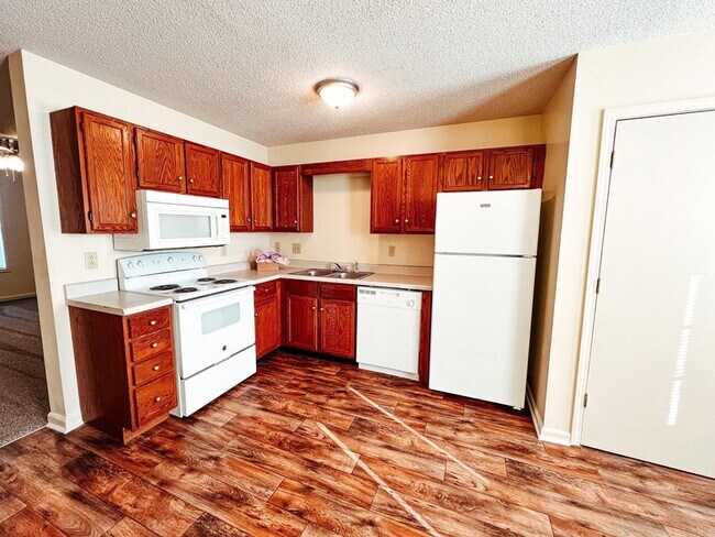 Building Photo - 104 Coyote Ct