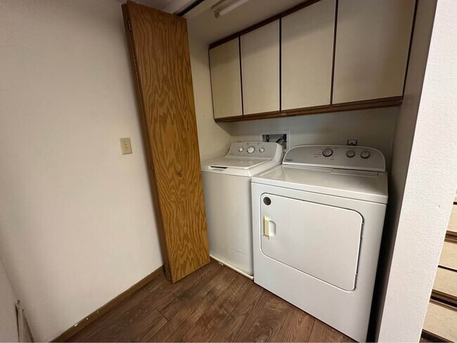 Foto del edificio - 404 Peterson St