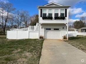 Building Photo - 160 Mainview Dr