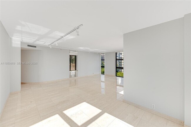 Building Photo - 1121 Crandon Blvd