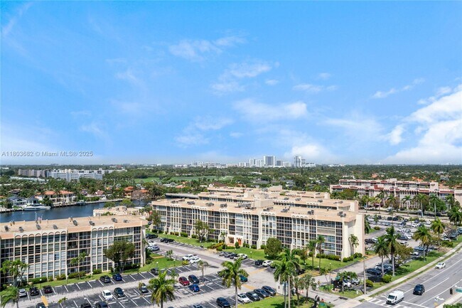 Foto del edificio - 600 Three Islands Boulevard